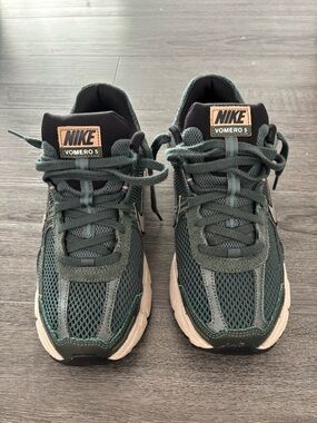 Nike Vomero 5 Women’s Running Shoes - Dark Green/Black